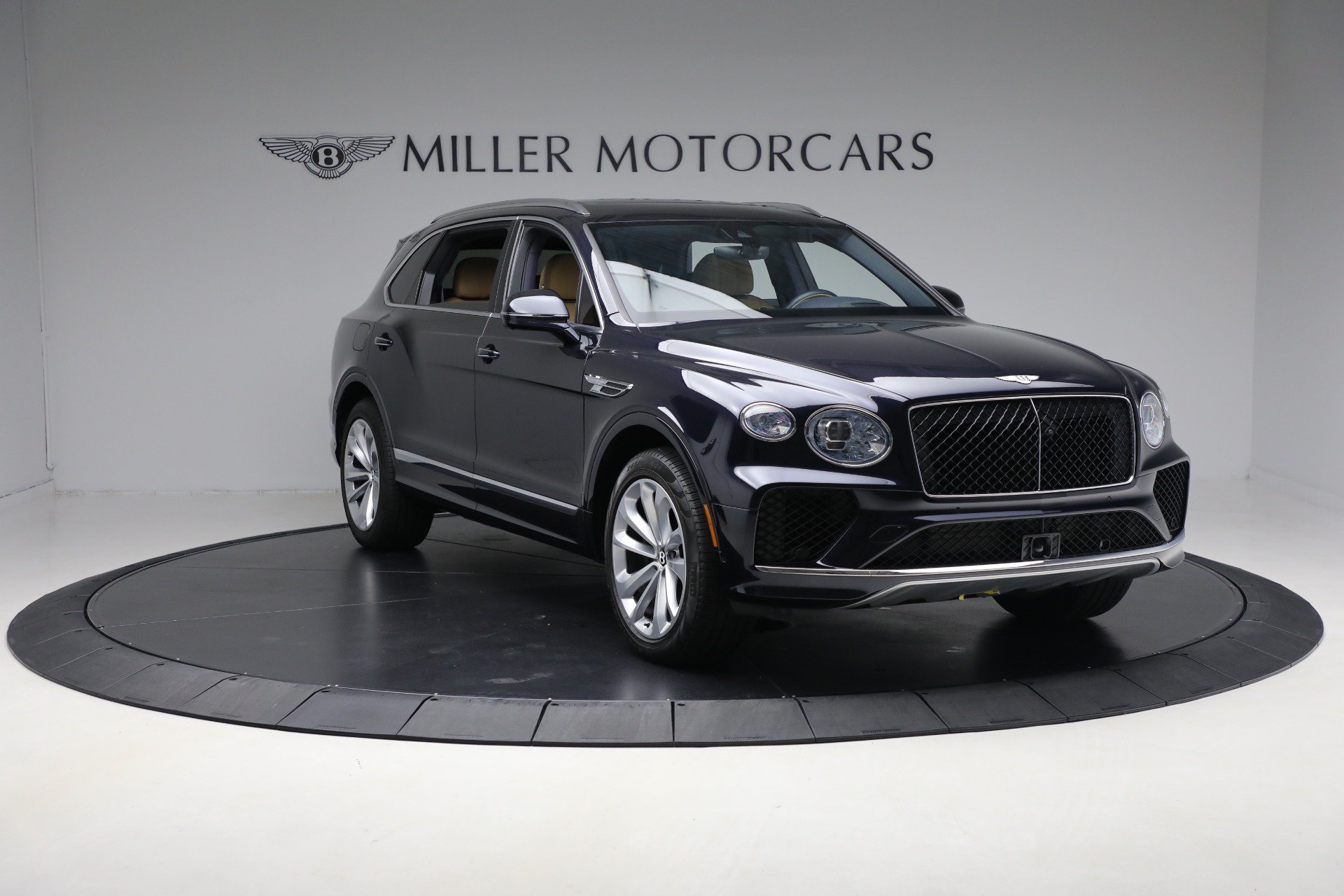 Certified 2024 Bentley Bentayga Extended Wheelbase AWD/4WD image 10