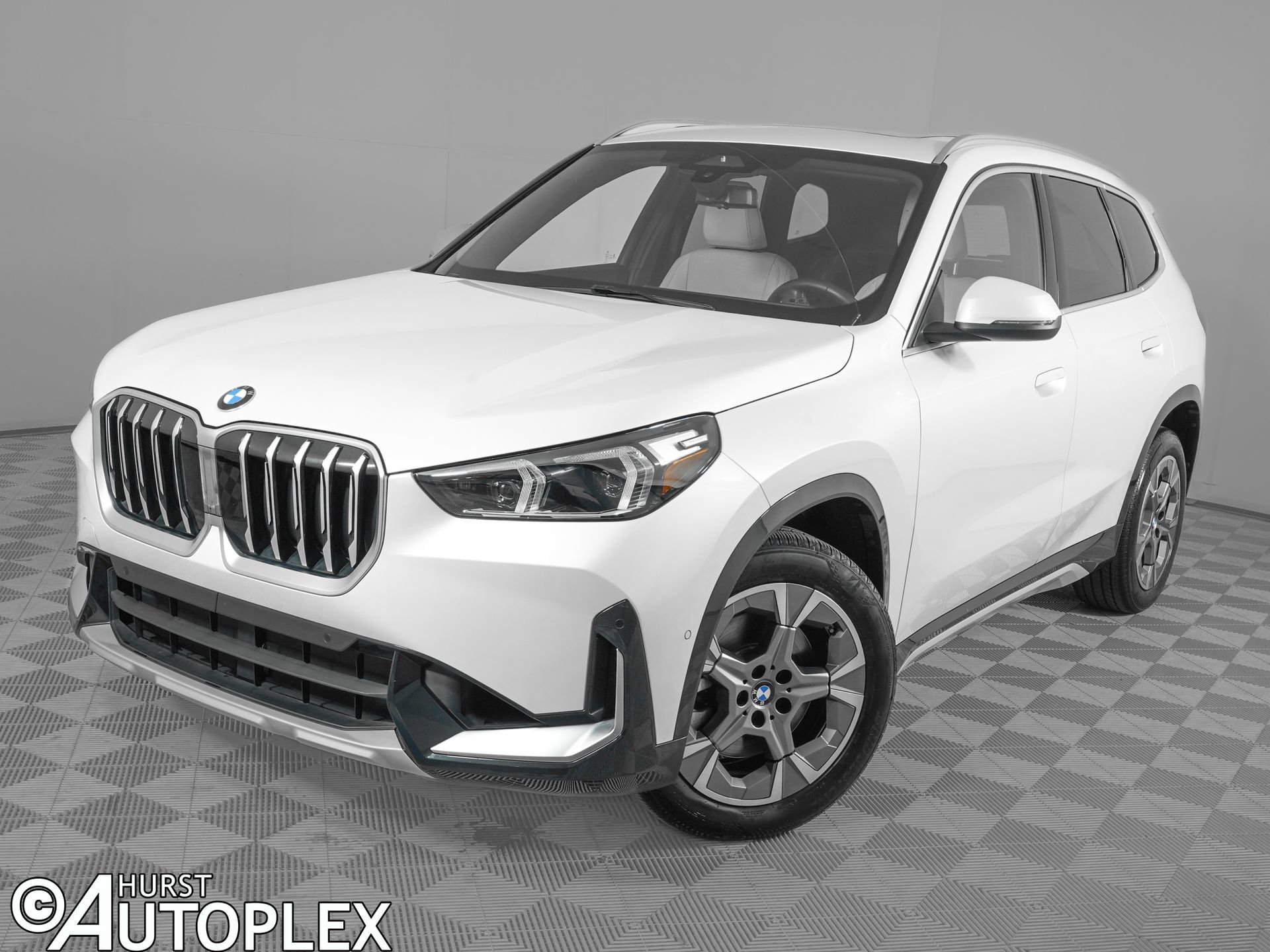Used 2025 BMW X1 xDrive28i image 1