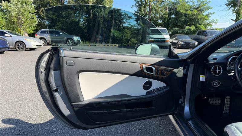 Used 2014 Mercedes-Benz SLK 250 SLK 250 w/ Sport Package image 2