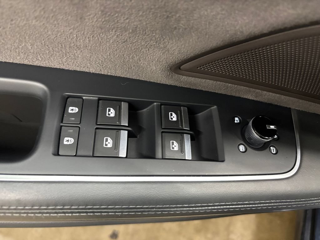 Used 2021 Audi A8 L 4.0T w/ Executive Plus Package AWD/4WD image 13