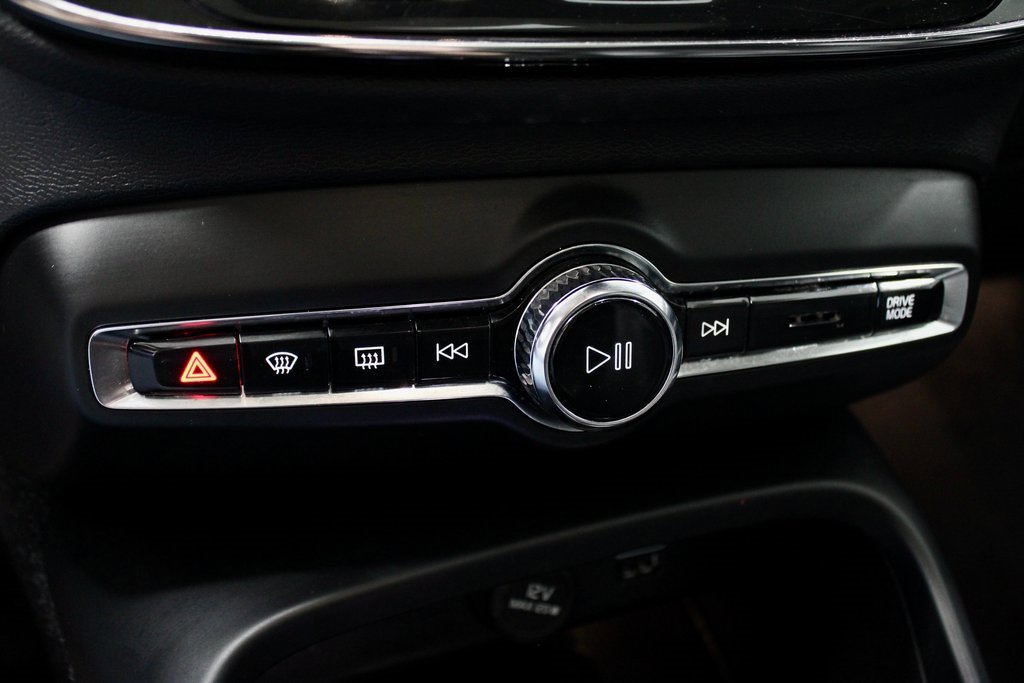Used 2022 Volvo XC40 T5 Inscription image 35