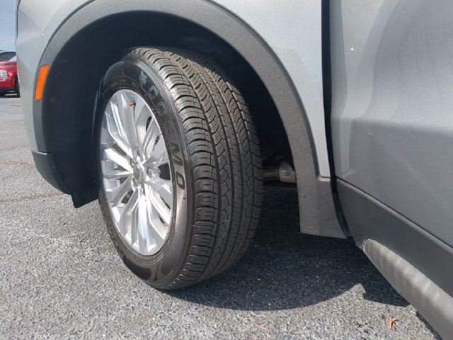 Used 2024 Cadillac XT4 Luxury w/ Cold Weather Package FWD image 37