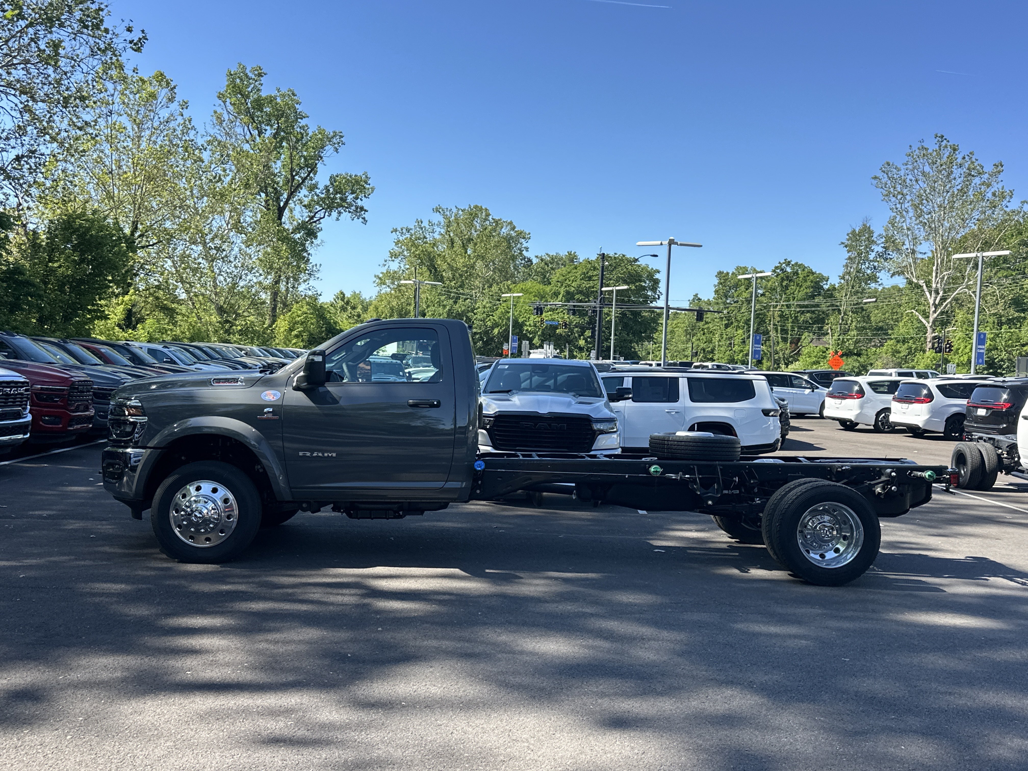 New 2026 RAM 5500 4x4 Regular Cab image 21