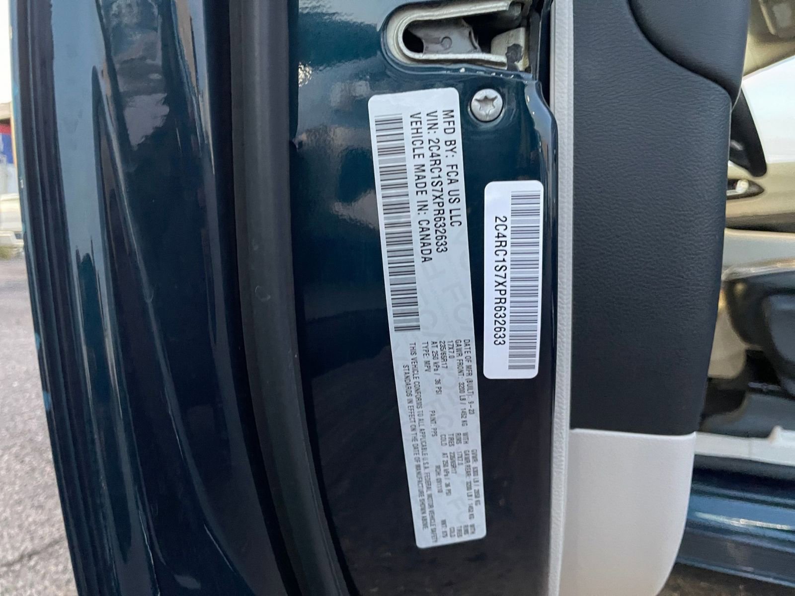 Used 2023 Chrysler Pacifica Limited image 30