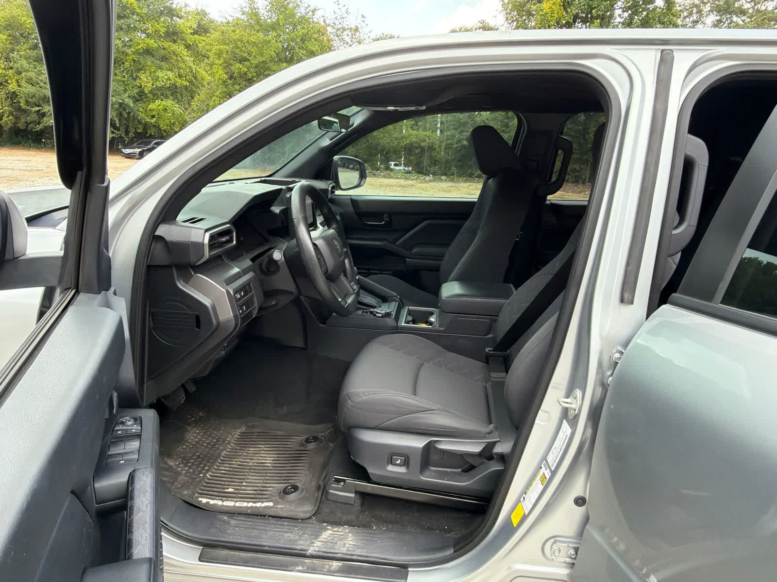 Used 2024 Toyota Tacoma SR5 AWD/4WD image 17