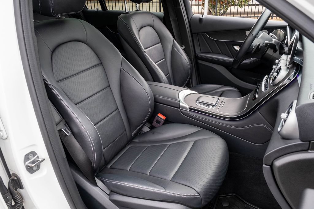 Used 2021 Mercedes-Benz GLC 300 4MATIC w/ AMG Line image 27