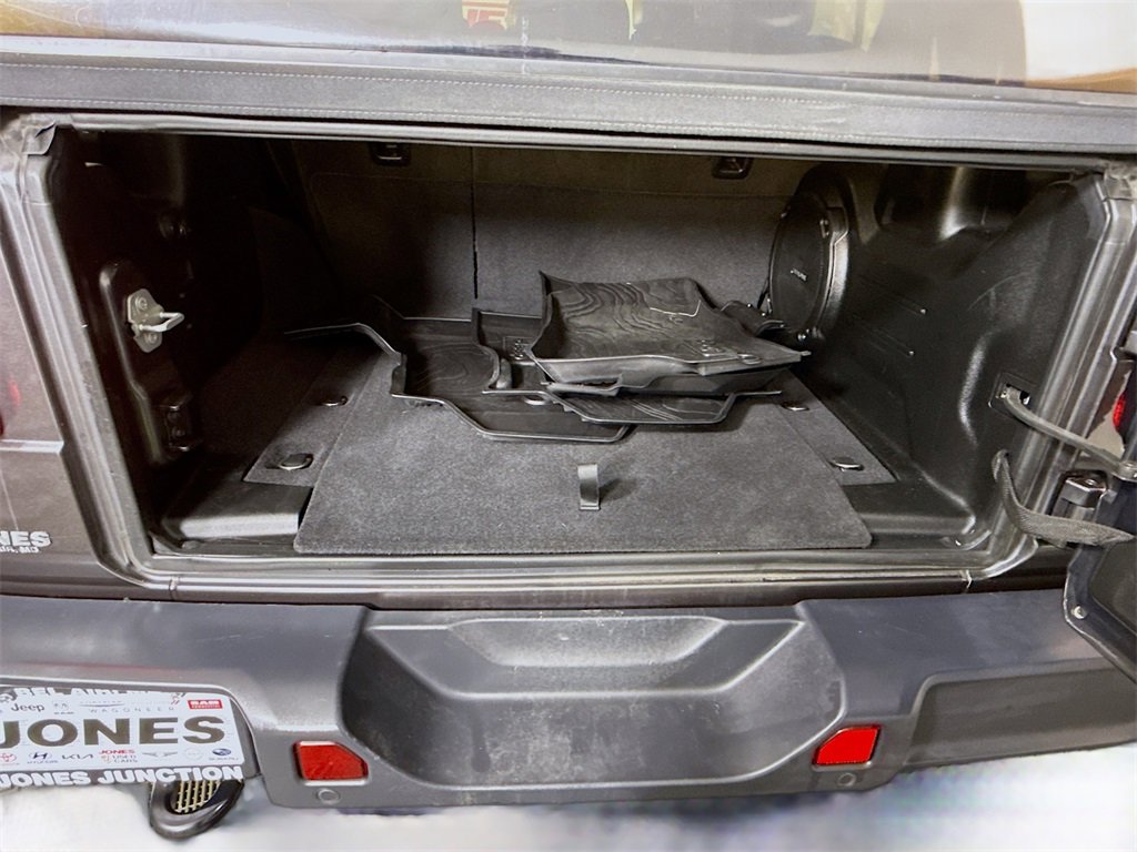 Used 2018 Jeep Wrangler Unlimited Sahara image 30