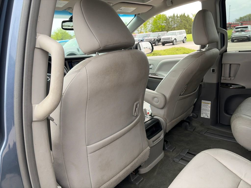 Used 2015 Toyota Sienna XLE w/ XLE Navigation Package FWD image 26