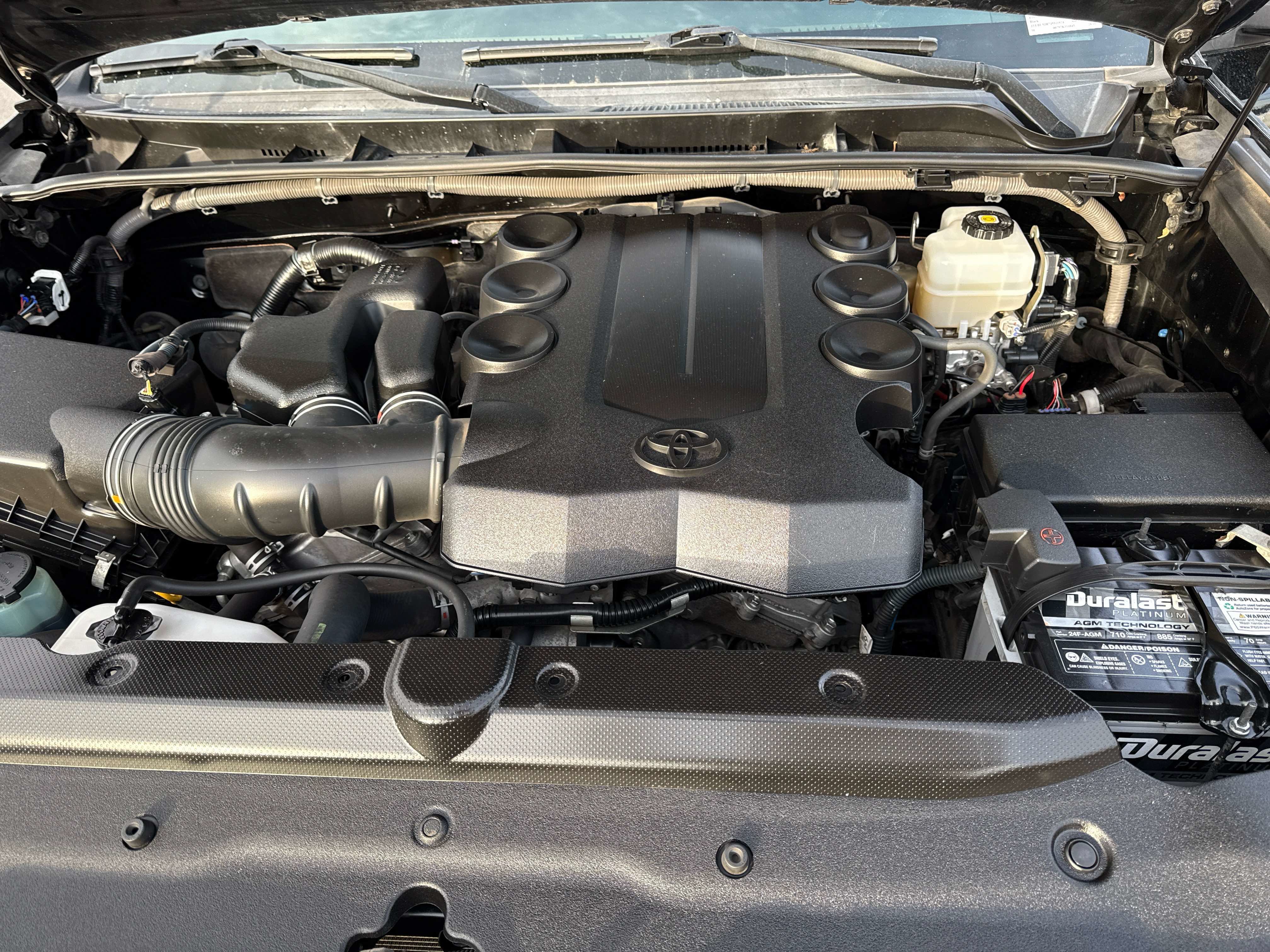Used 2018 Toyota 4Runner SR5 AWD/4WD image 9
