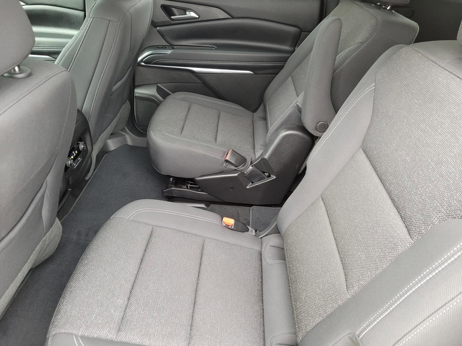 Used 2025 Chevrolet Traverse LT w/ Driver Confidence Package image 16