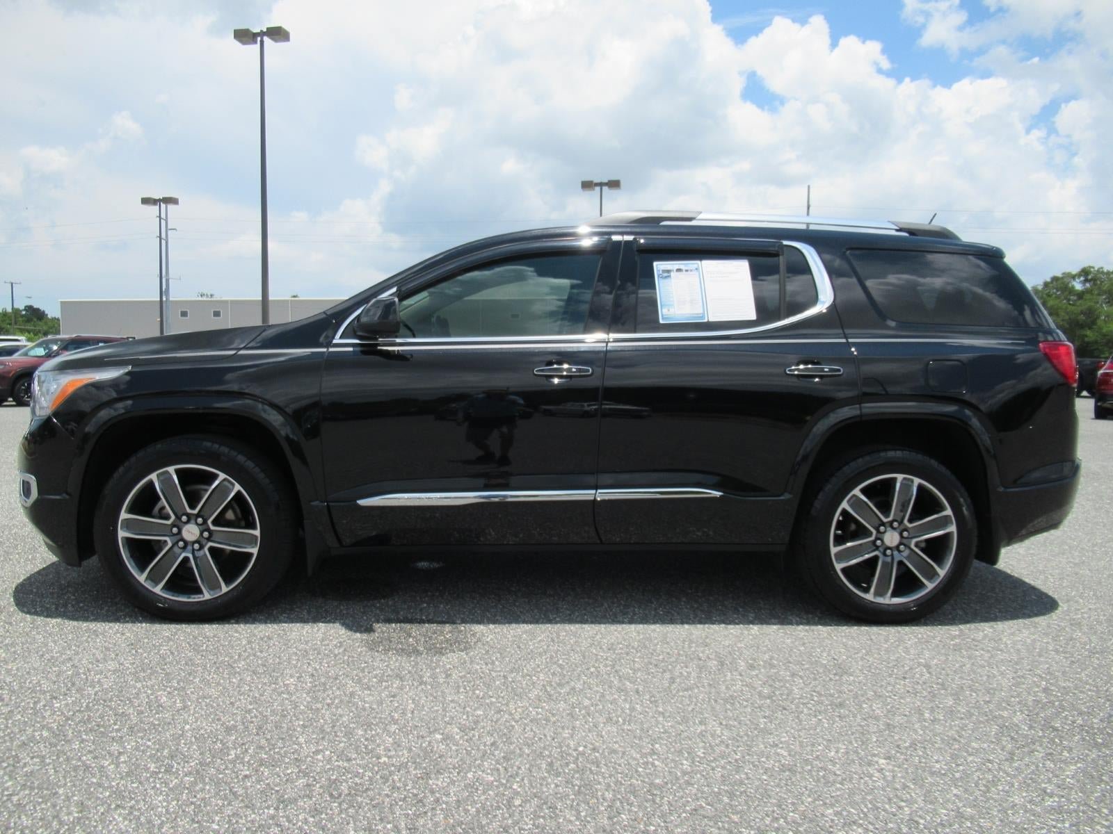 Used 2019 GMC Acadia Denali w/ Technology Package FWD image 4