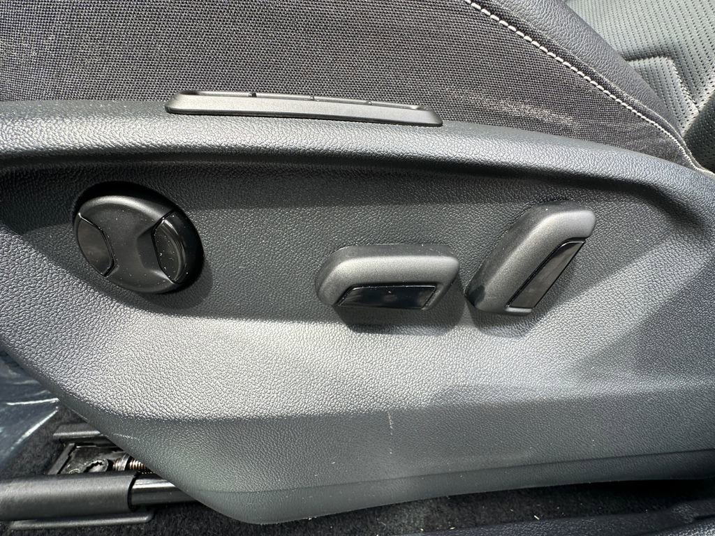 Used 2022 Volkswagen Tiguan SEL R-Line image 10