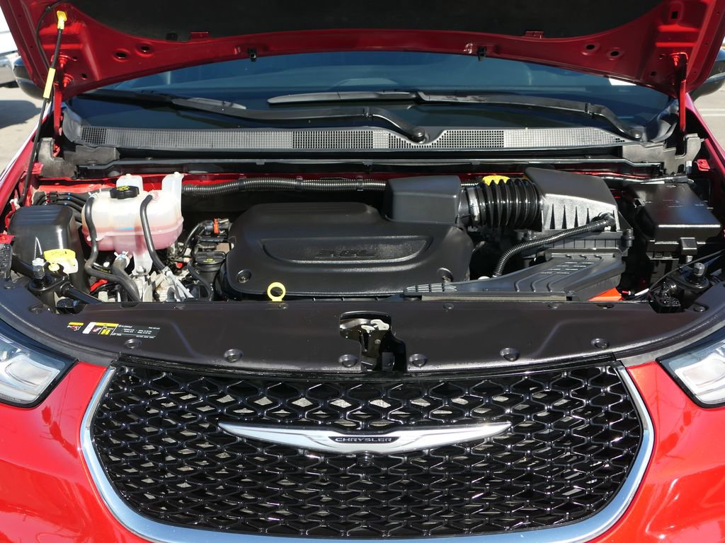 Used 2025 Chrysler Pacifica Select image 25