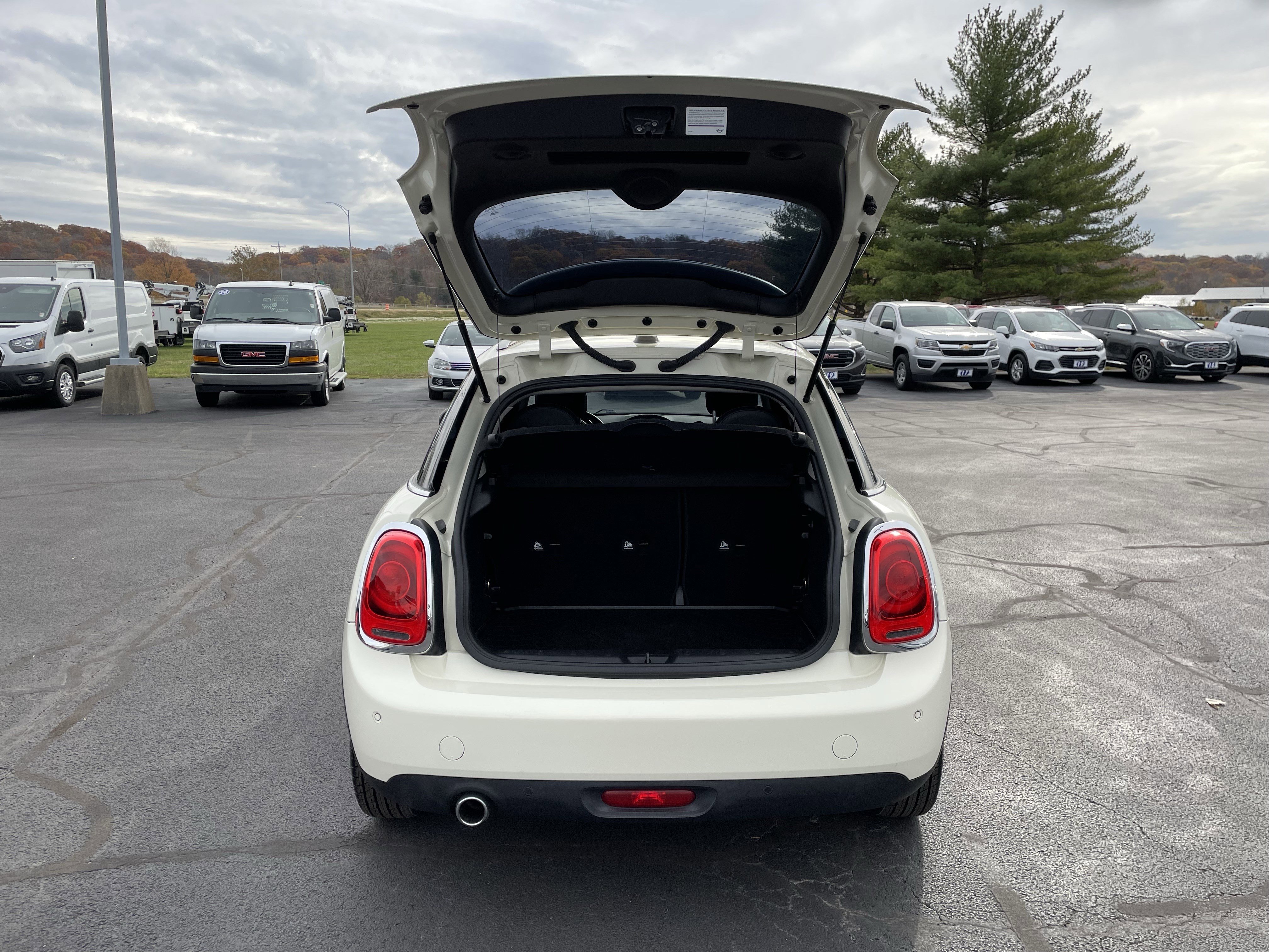 Used 2020 MINI Cooper 4-Door Hardtop w/ Storage Package image 5