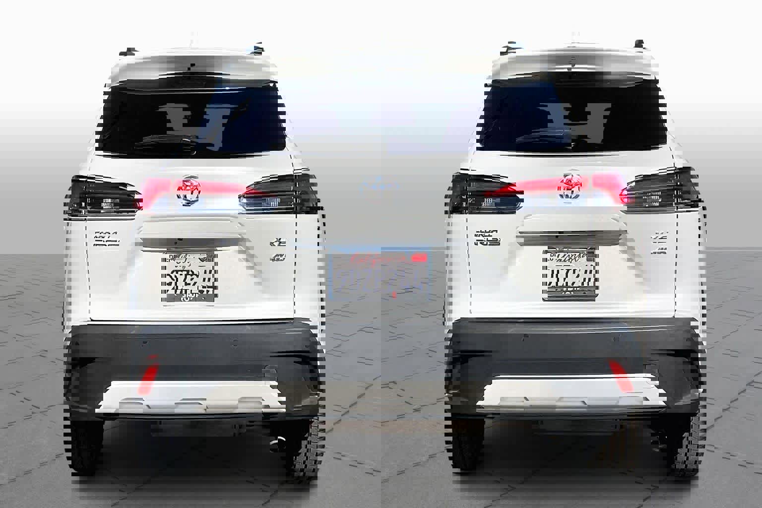 Used 2022 Toyota Corolla Cross XLE w/ Convenience Package image 4