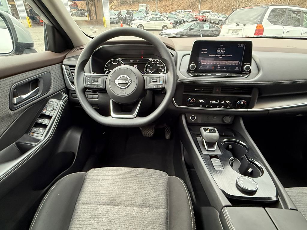 Used 2023 Nissan Rogue SV AWD/4WD image 12