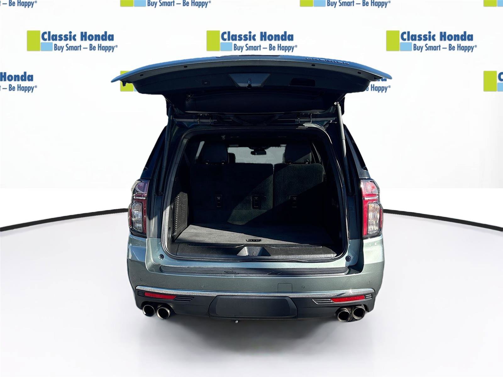 Used 2023 Chevrolet Suburban Premier image 30