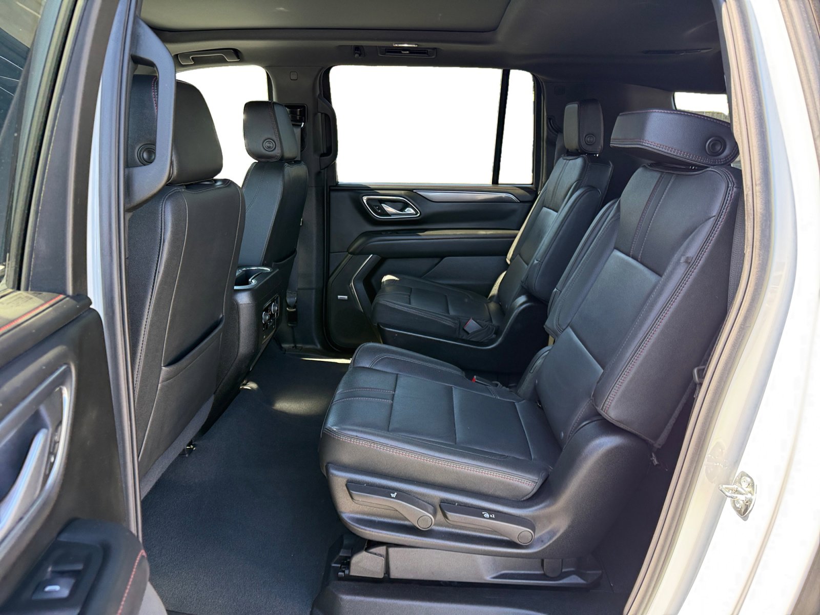 Used 2024 Chevrolet Suburban RST w/ Luxury Package image 16