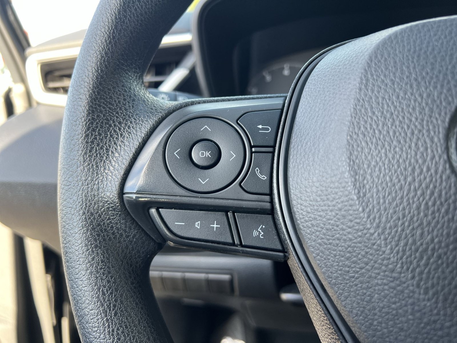 Used 2024 Toyota Corolla LE FWD image 31