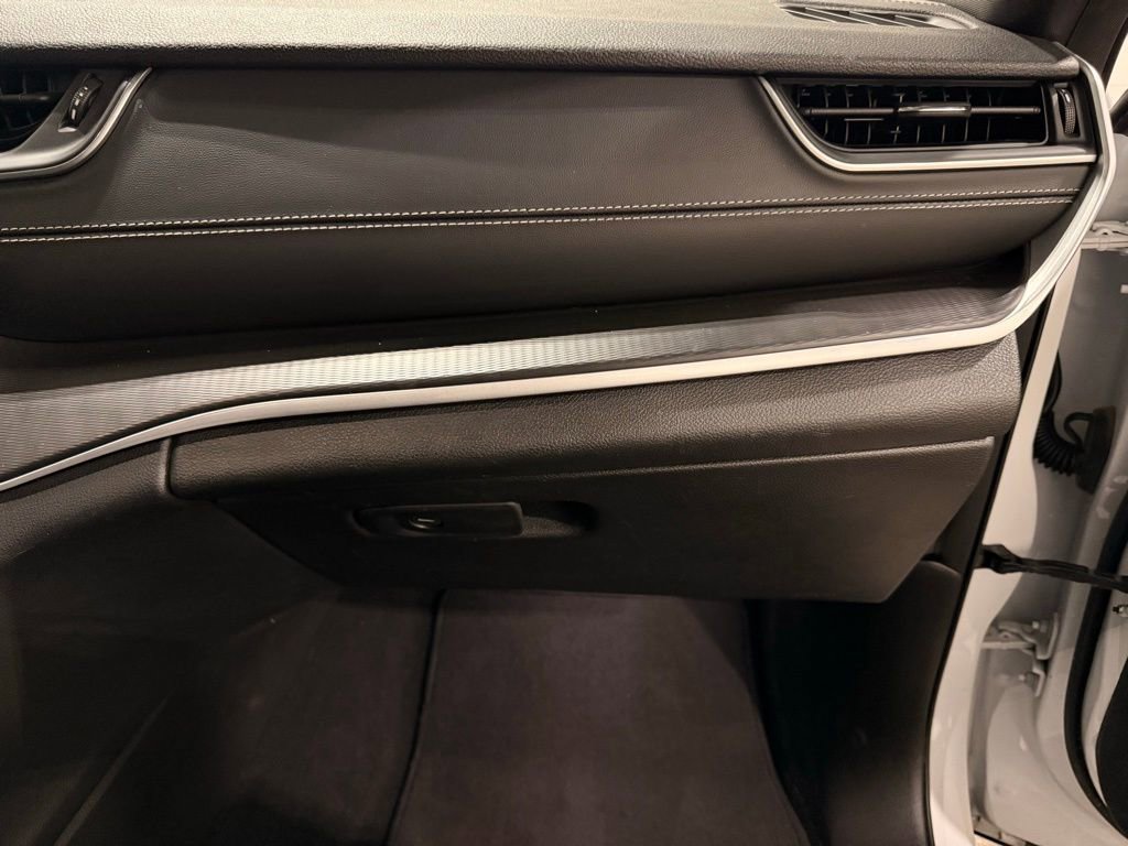 Used 2024 Jeep Grand Cherokee L Laredo image 28