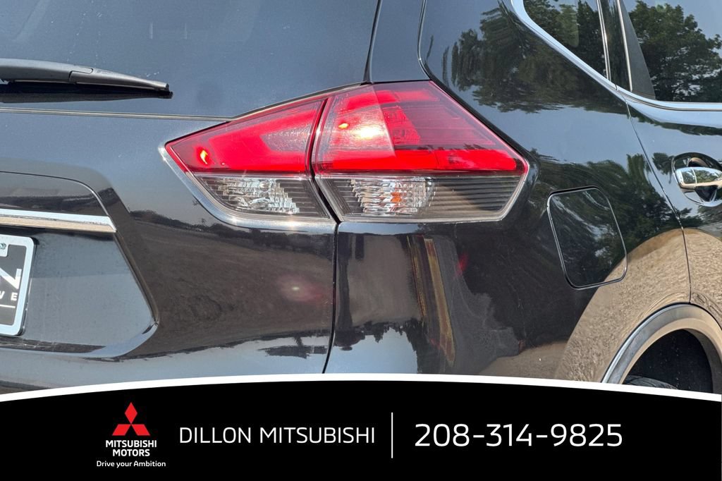 Used 2017 Nissan Rogue SV AWD/4WD image 25
