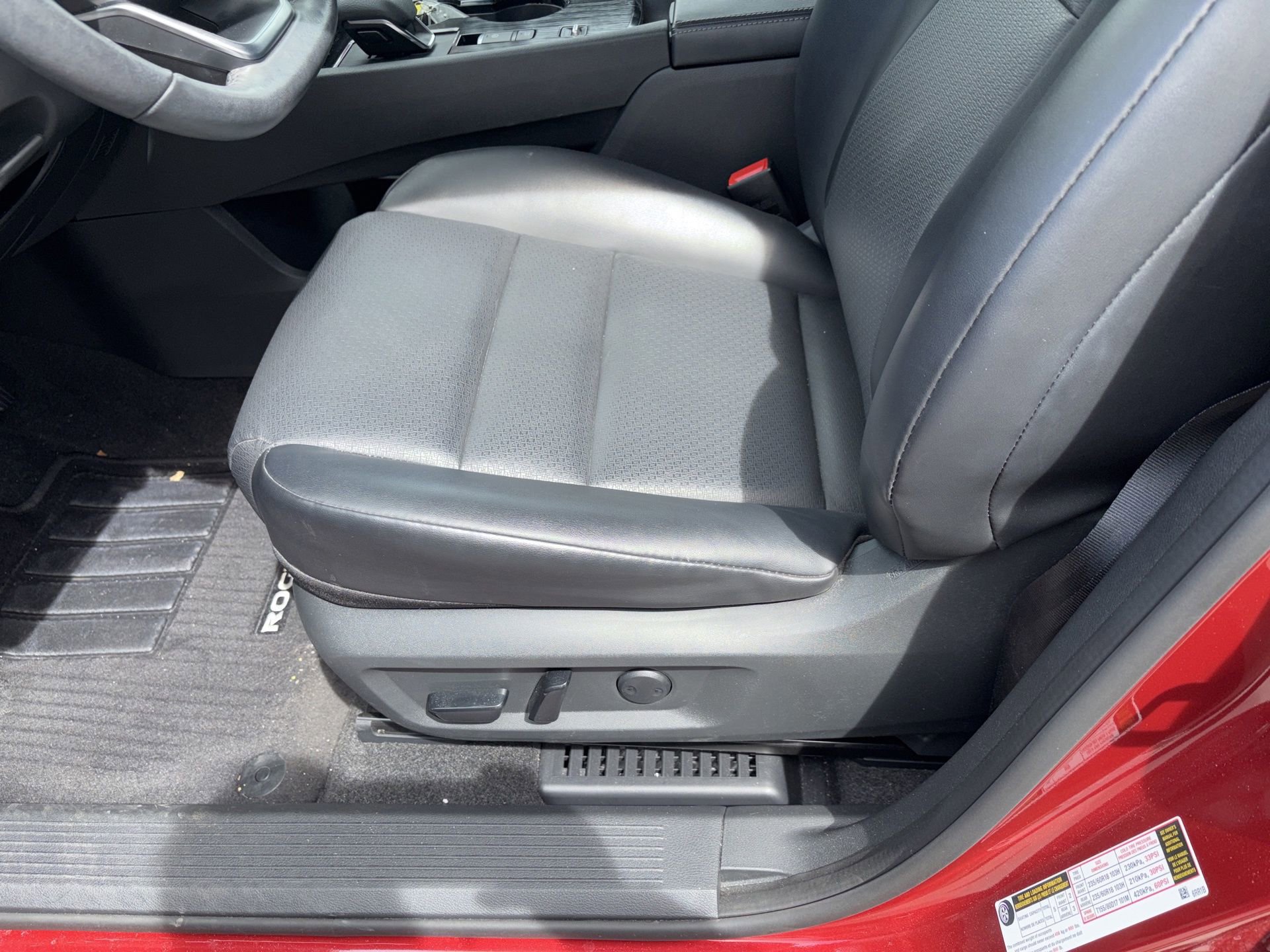 Used 2023 Nissan Rogue SV w/ SV Premium B Package image 3