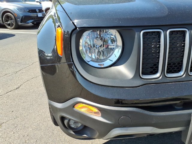 Used 2023 Jeep Renegade Latitude AWD/4WD image 9
