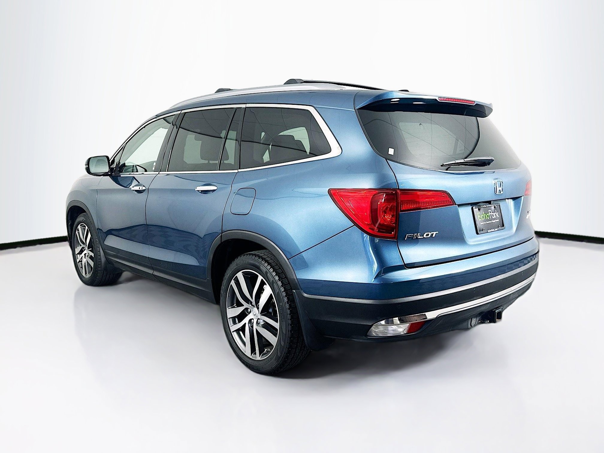 Used 2016 Honda Pilot Touring image 5