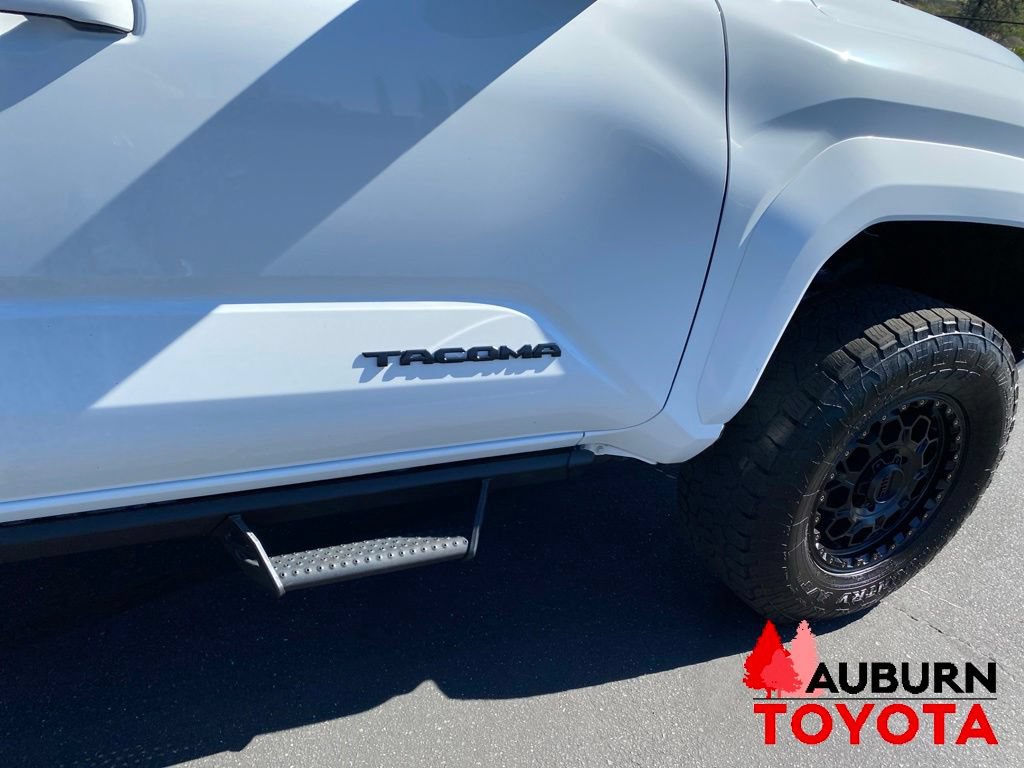 Used 2025 Toyota Tacoma TRD Sport AWD/4WD image 9