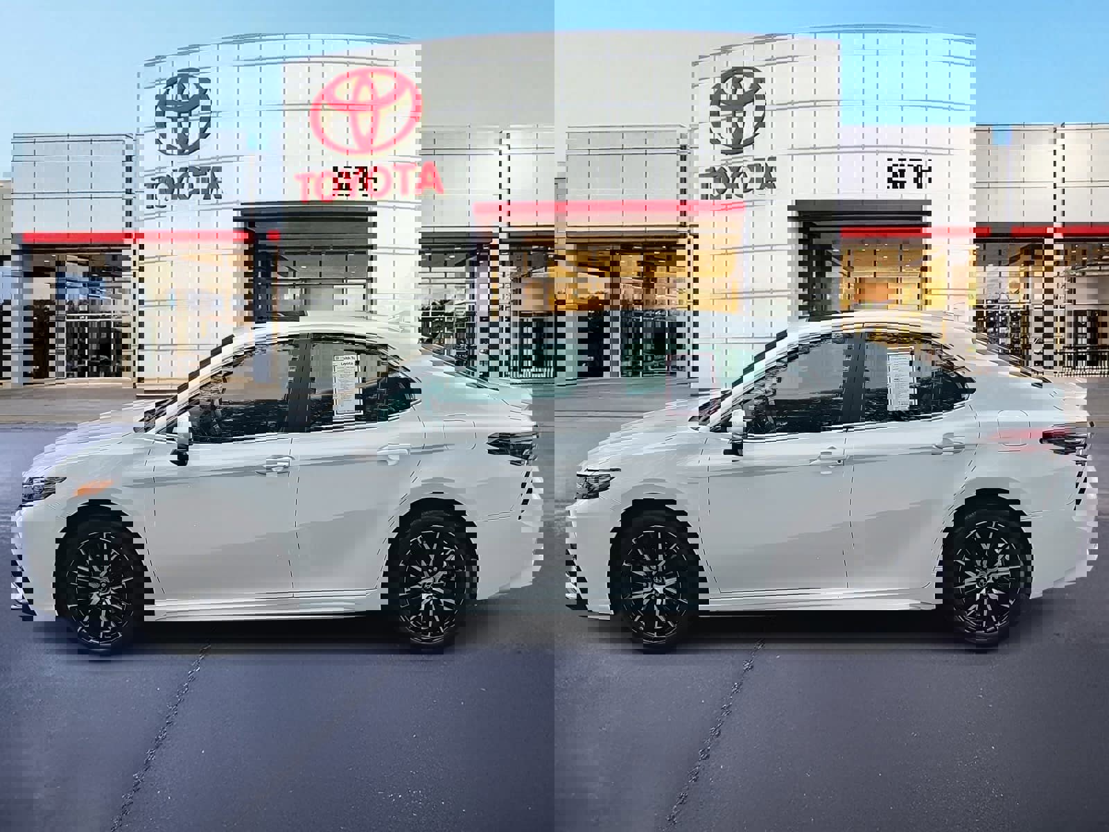 Certified 2022 Toyota Camry SE w/ Convenience Package image 8