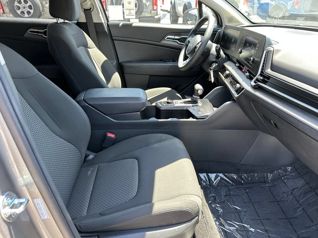 Used 2025 Kia Sportage LX FWD image 17
