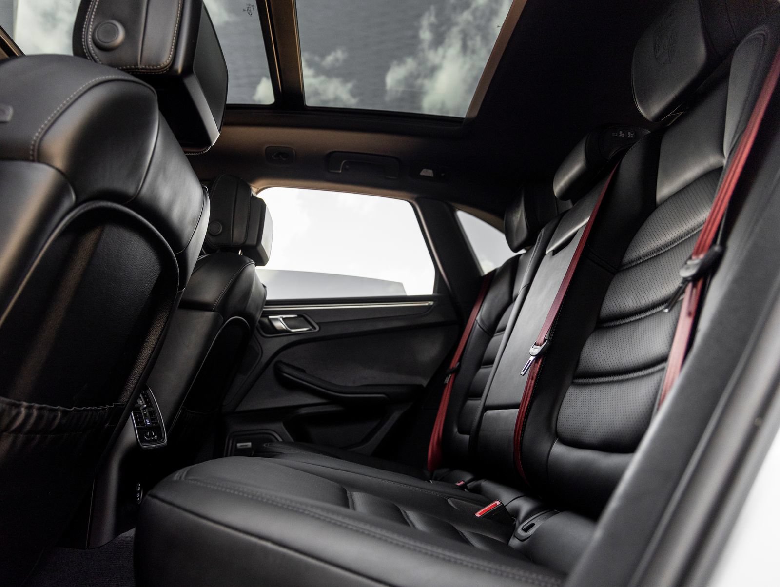 Certified 2024 Porsche Macan GTS AWD/4WD image 35