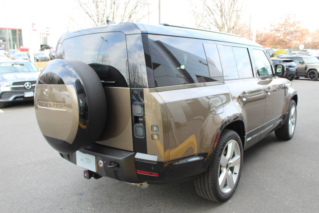 New 2026 Land Rover Defender 130 X-Dynamic SE image 2