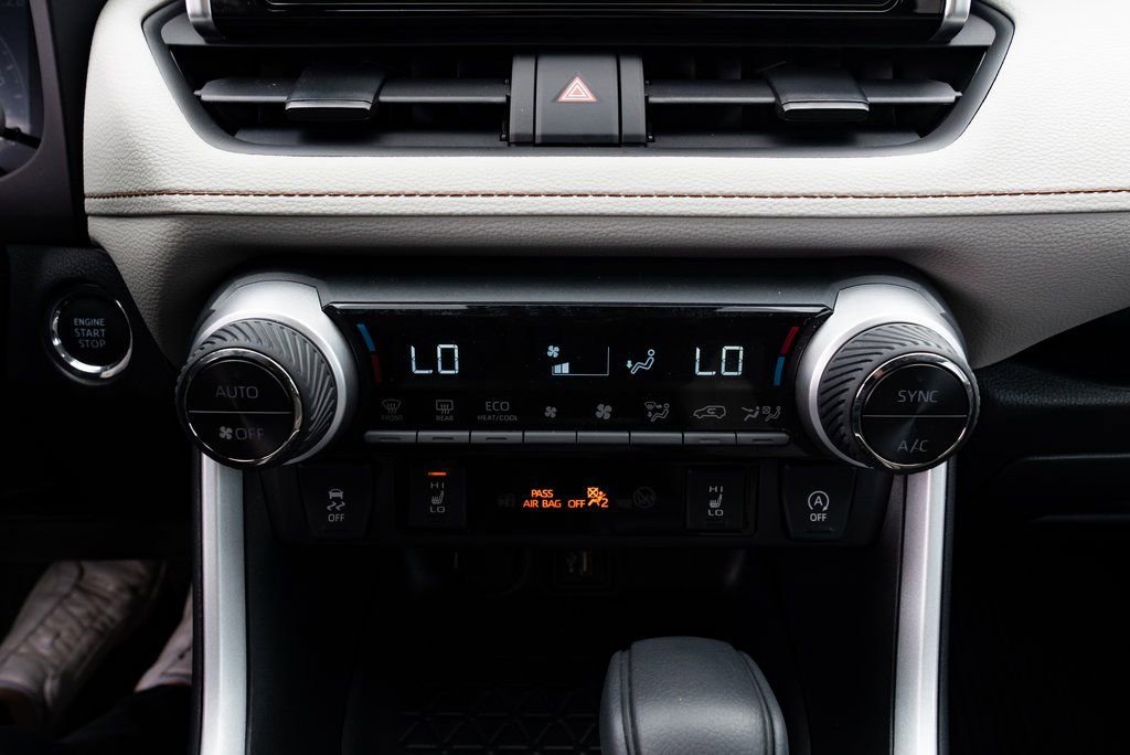 Used 2025 Toyota RAV4 XLE w/ Convenience Package image 16