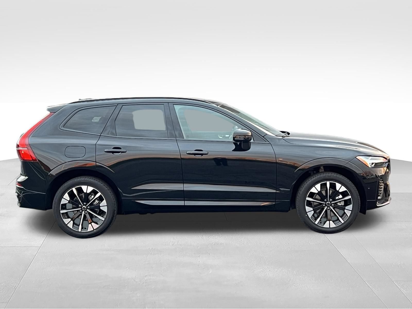New 2026 Volvo XC60 B5 Plus w/ Climate Package AWD/4WD image 7
