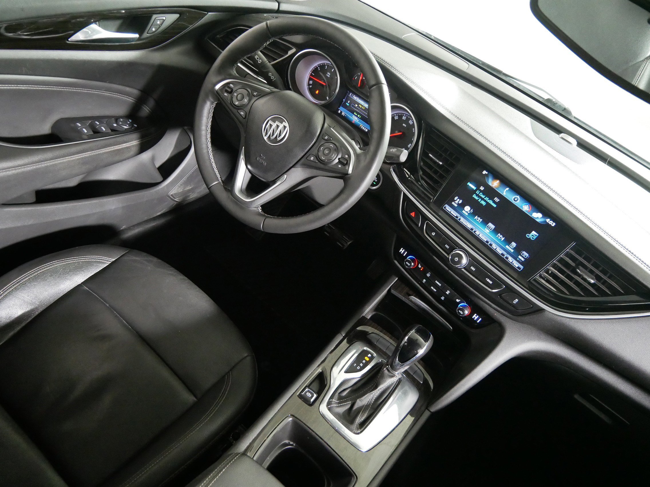 Used 2018 Buick Regal Essence image 9