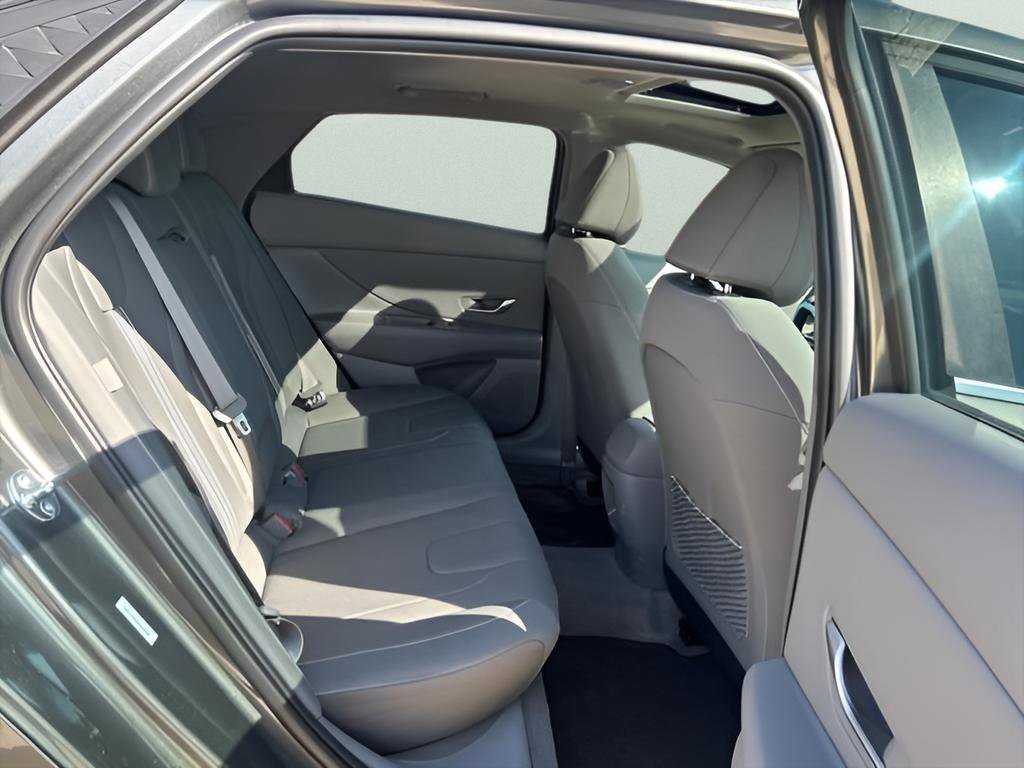 Used 2025 Hyundai Elantra SEL FWD image 39
