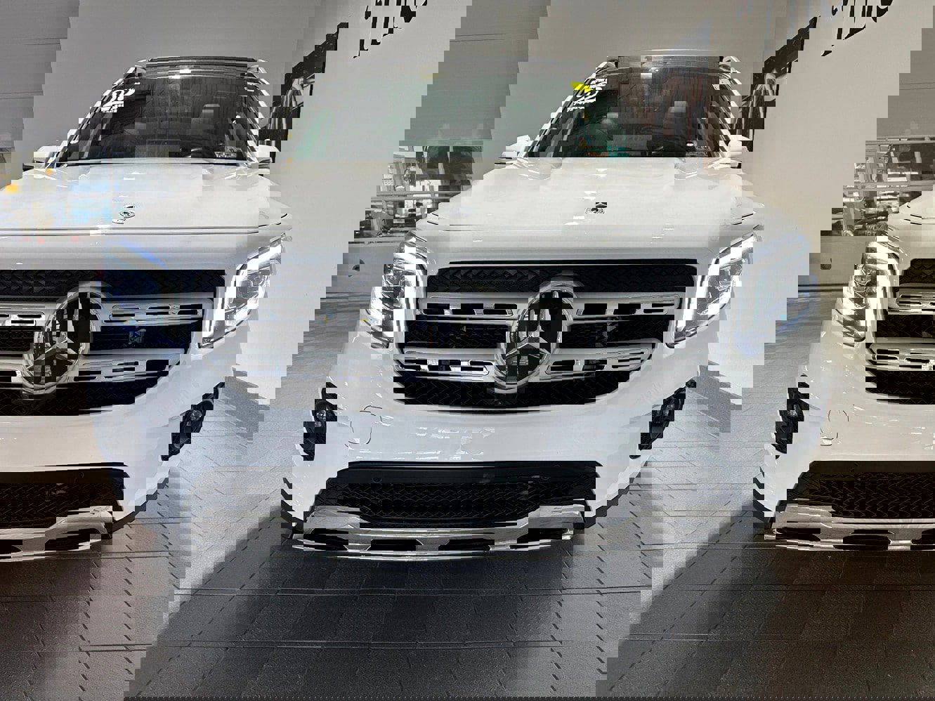 Used 2022 Mercedes-Benz GLB 250 4MATIC image 2