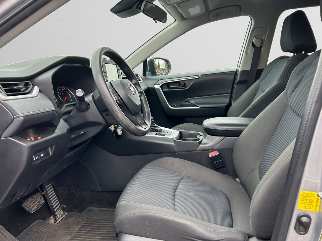 Used 2021 Toyota RAV4 LE AWD/4WD image 10