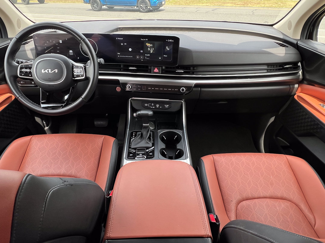 Used 2026 Kia Carnival SX w/ SX Dark Edition Package FWD image 33