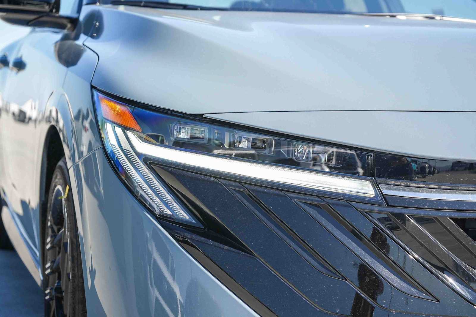 New 2027 Nissan Sentra SR w/ Floor Mat Package FWD image 4