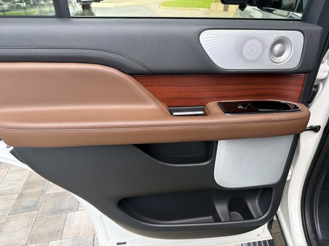 Certified 2024 Lincoln Navigator Reserve AWD/4WD image 16