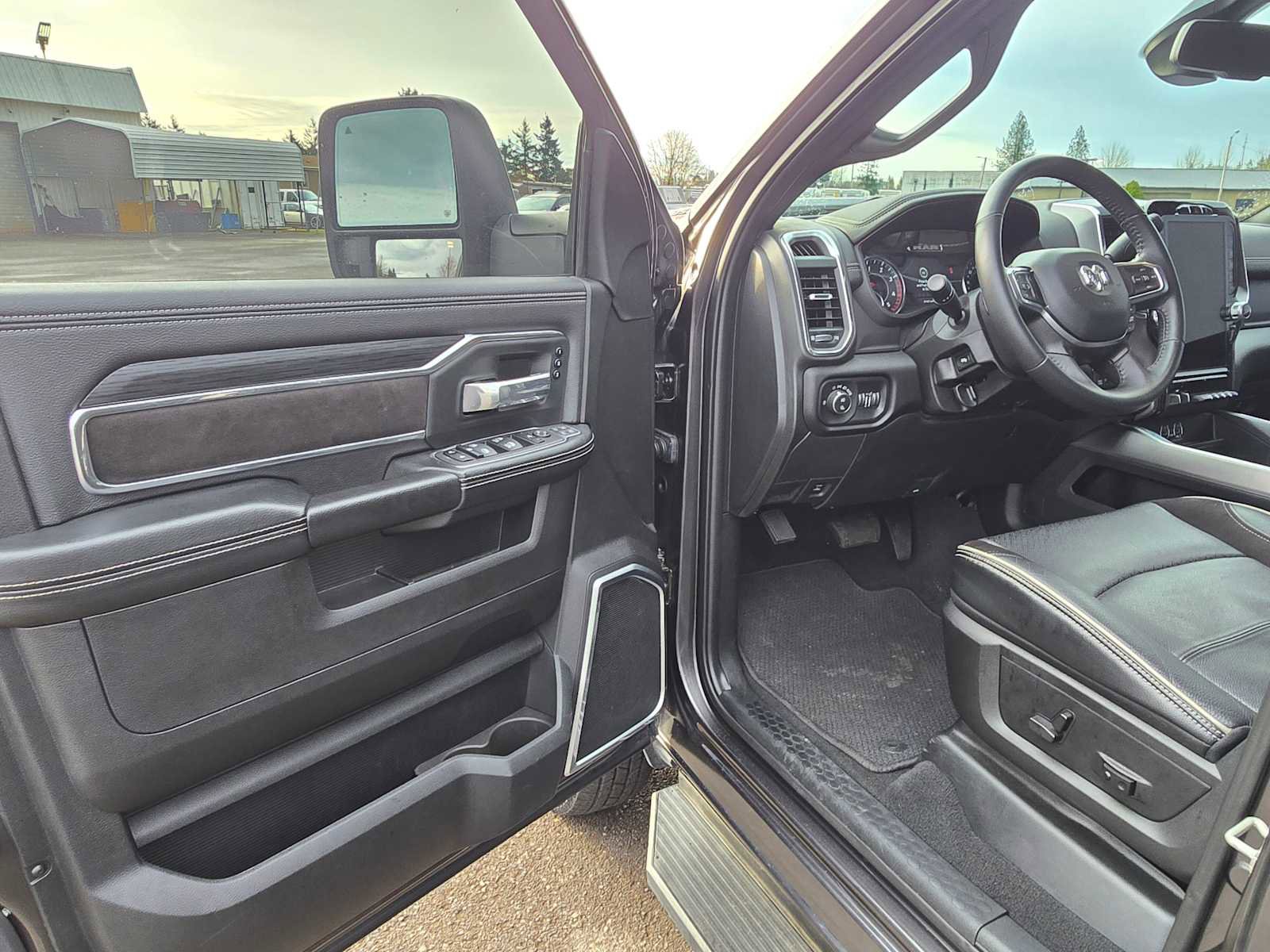 Used 2024 RAM 3500 Laramie w/ Night Edition image 21