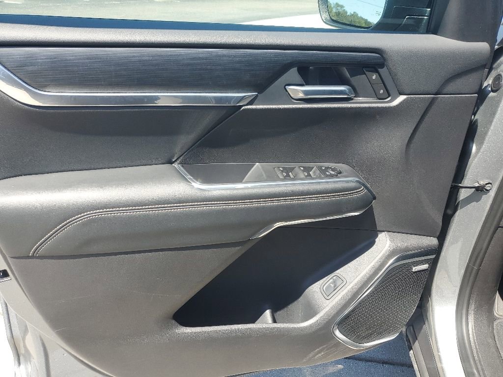 Used 2025 GMC Acadia Elevation FWD image 19