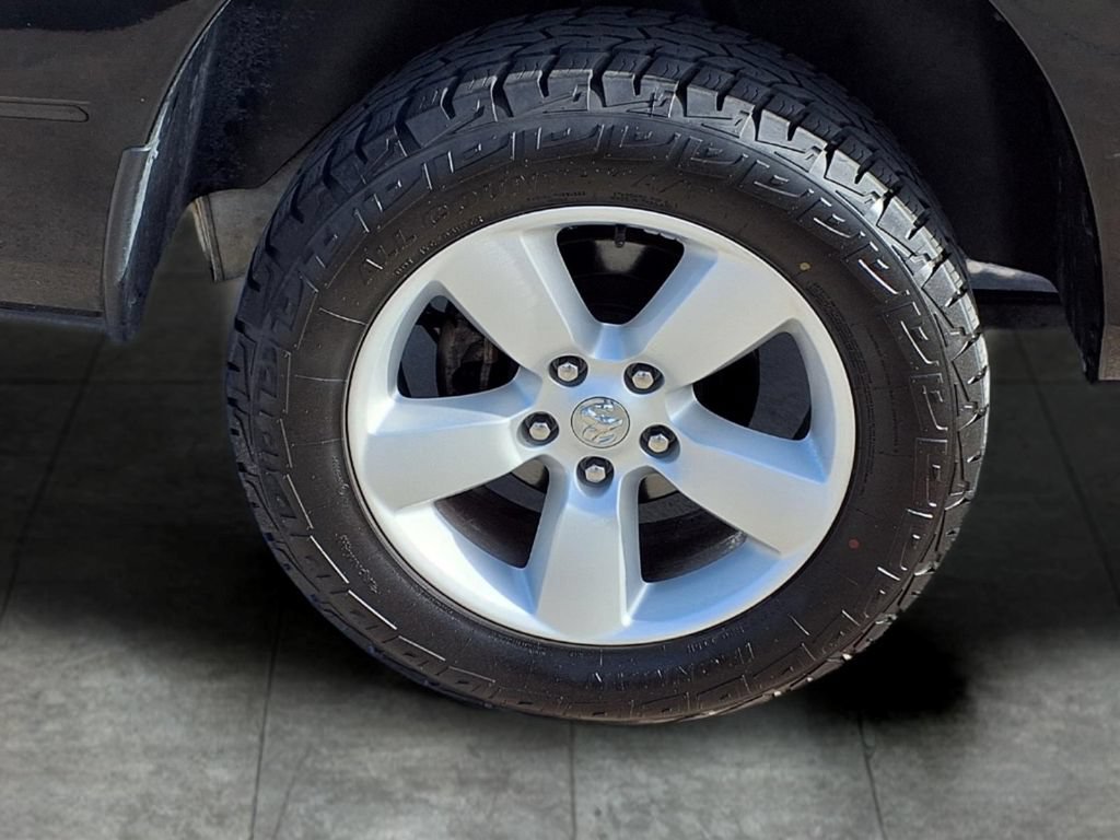 Used 2024 RAM 1500 Classic SLT AWD/4WD image 9