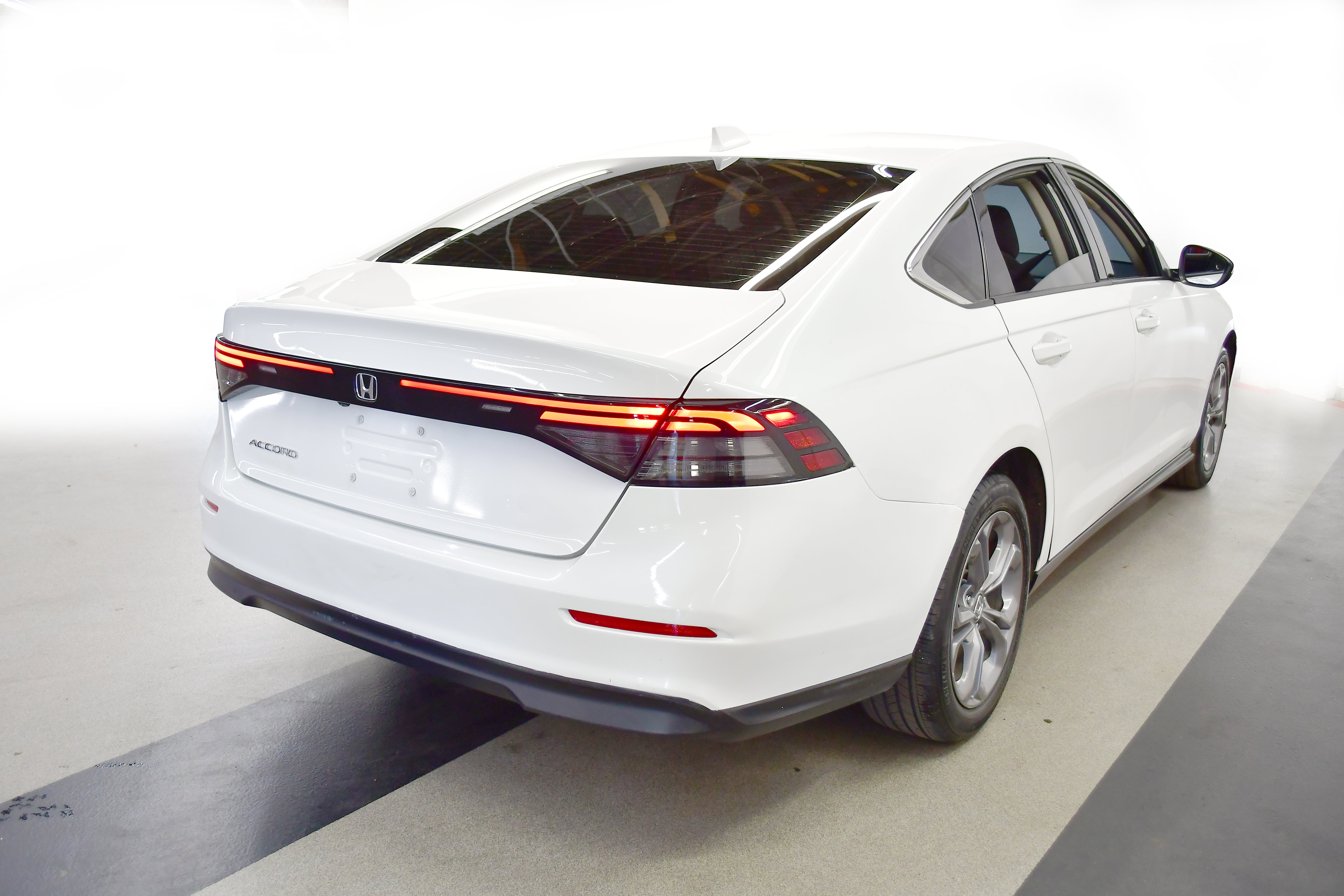 Used 2023 Honda Accord EX image 7