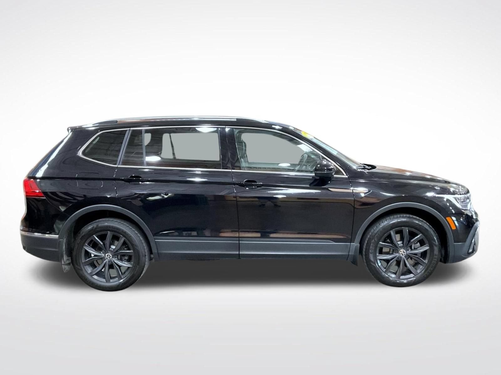 Used 2024 Volkswagen Tiguan SE AWD/4WD image 5