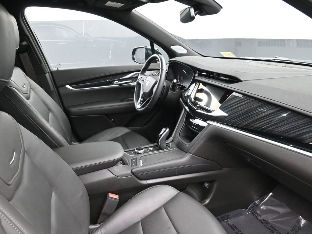 Used 2024 Cadillac XT6 Premium Luxury image 2