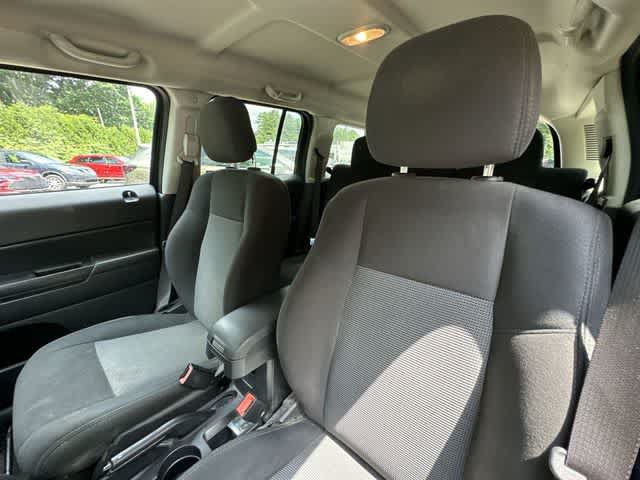 Used 2016 Jeep Patriot Sport w/ Power Value Group AWD/4WD image 12