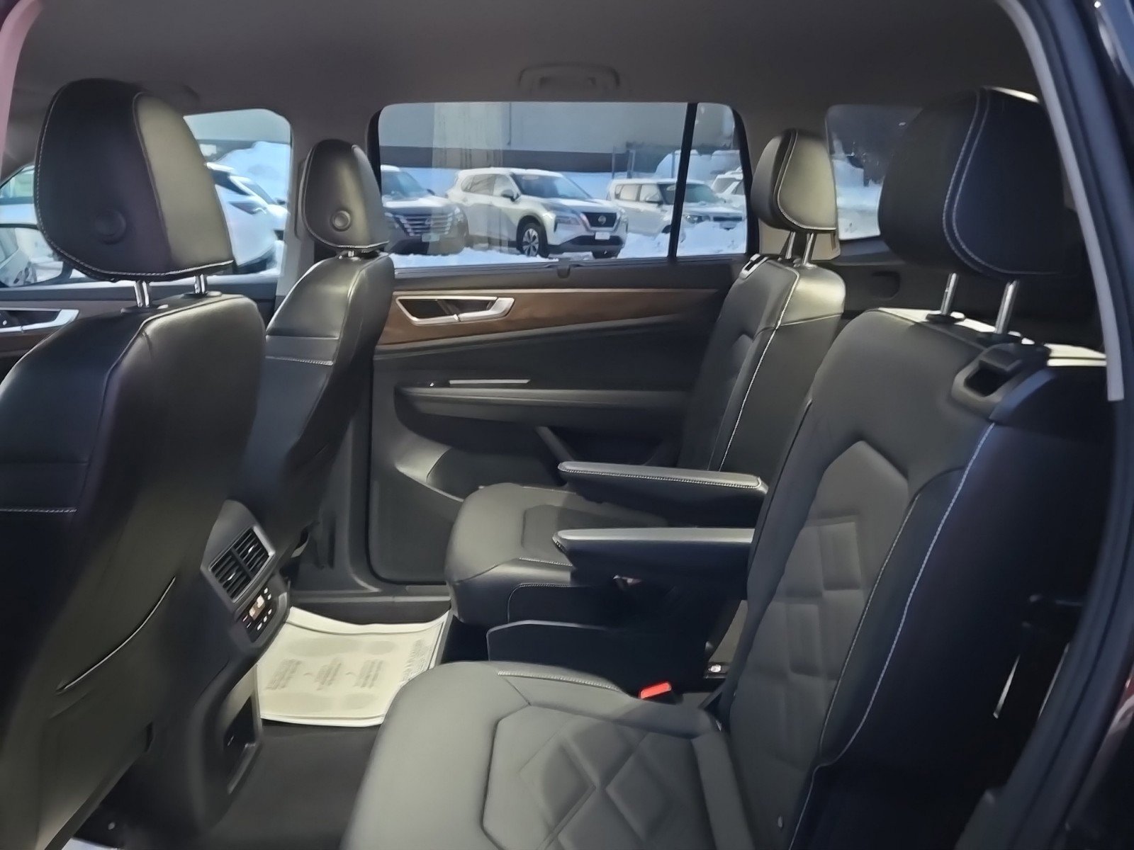 Used 2024 Volkswagen Atlas SE image 19